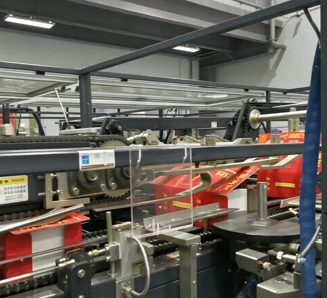 How Does a Wrap Around Packer Handle Different Product Arrangements?