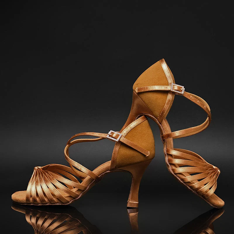 How Experienced Dancers Can Benefit From Personalized Dance Shoe Designs